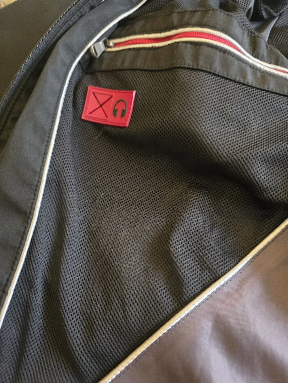 Calvin Klein lightweight hand chest